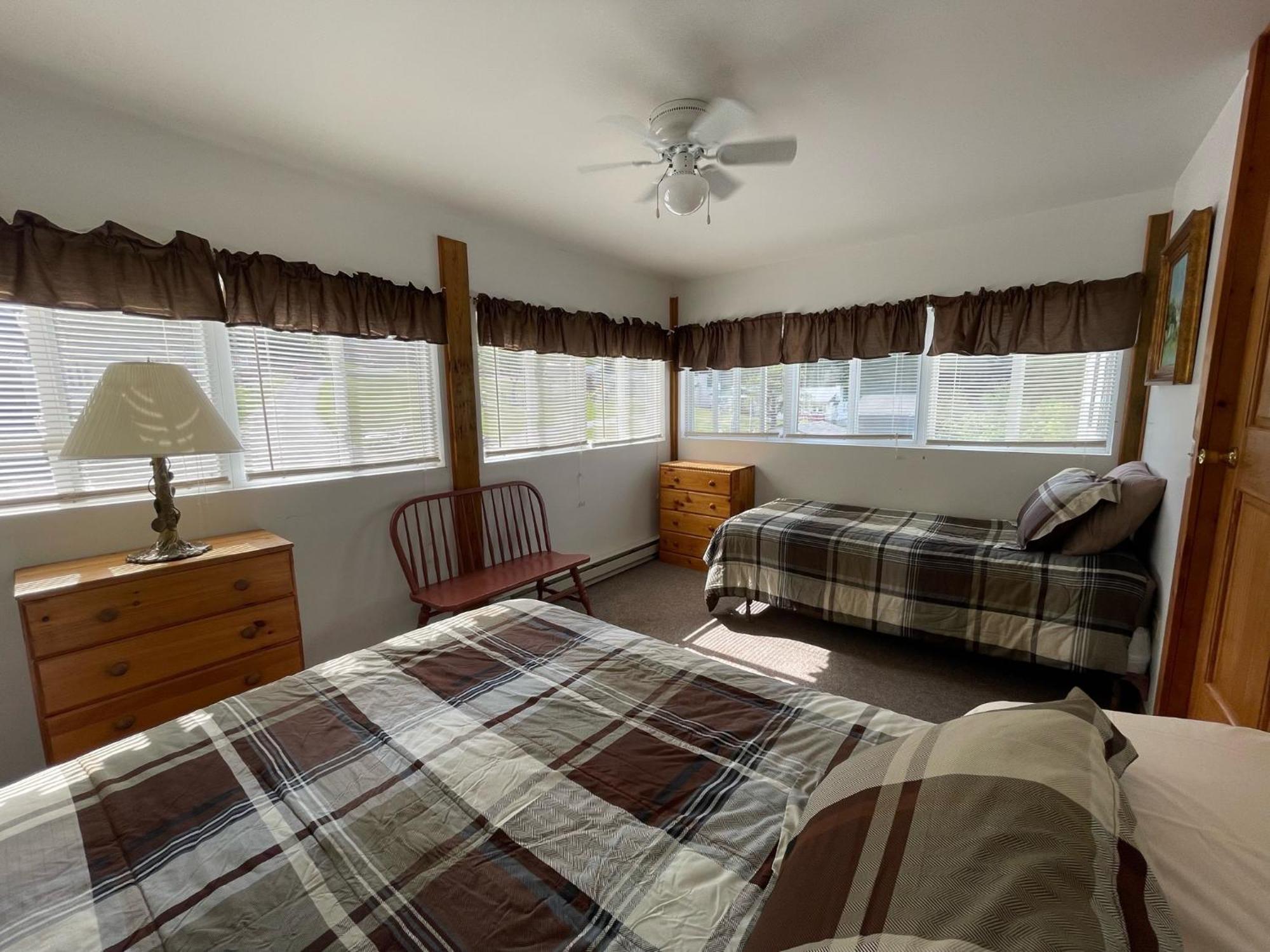 Hill View Motel And Cottages Lake George Bilik gambar